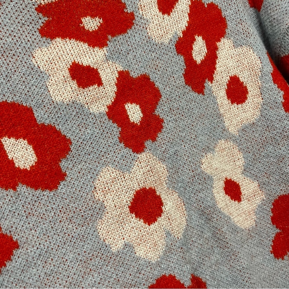 Women's Red and Blue Floral V-Neck Crop Cardigan - Picture 8 of 8